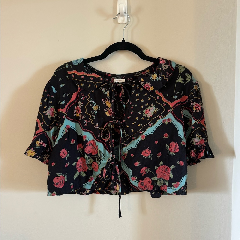 Floral Black Three Front-Tie Cropped Blouse